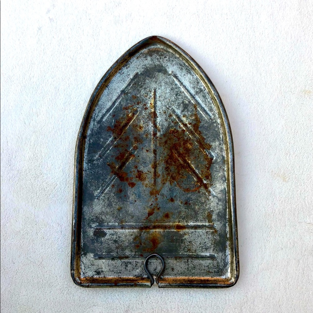 Vintage Iron Rest Antique Art